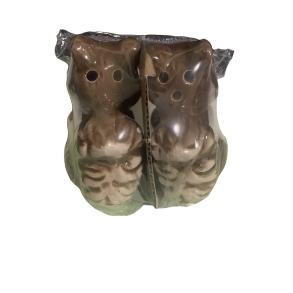 NEW Woodlands Squirrel Table Decor Salt & Pepper Shaker Set - Picture 2 of 5